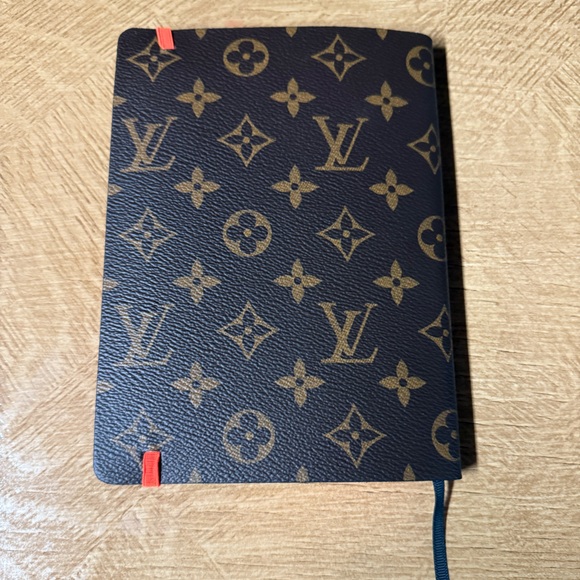 Louis Vuitton Monogram Gustave Chain Notebook - Picture 4 of 5